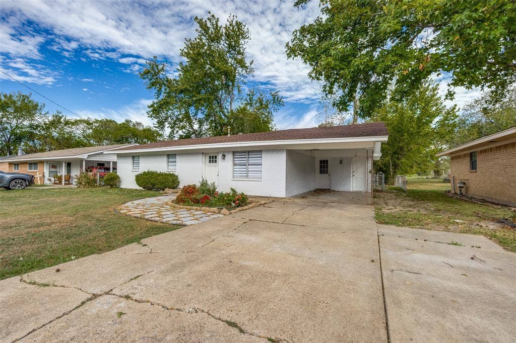 2020 Brown Avenue, Paris, TX 75460