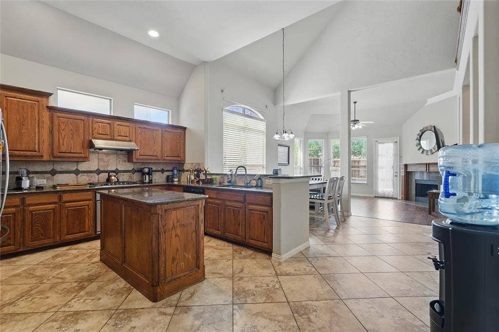 956 Cougar Drive, Allen, TX 75013 956 Cougar Drive, Allen, TX 75013