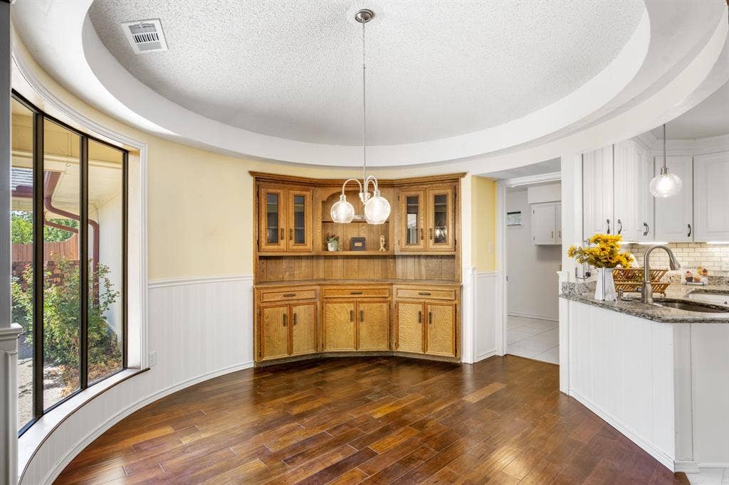 2510 Buttercup Drive, Richardson, TX 75082 The windows flood the breakfast nook with natural light.