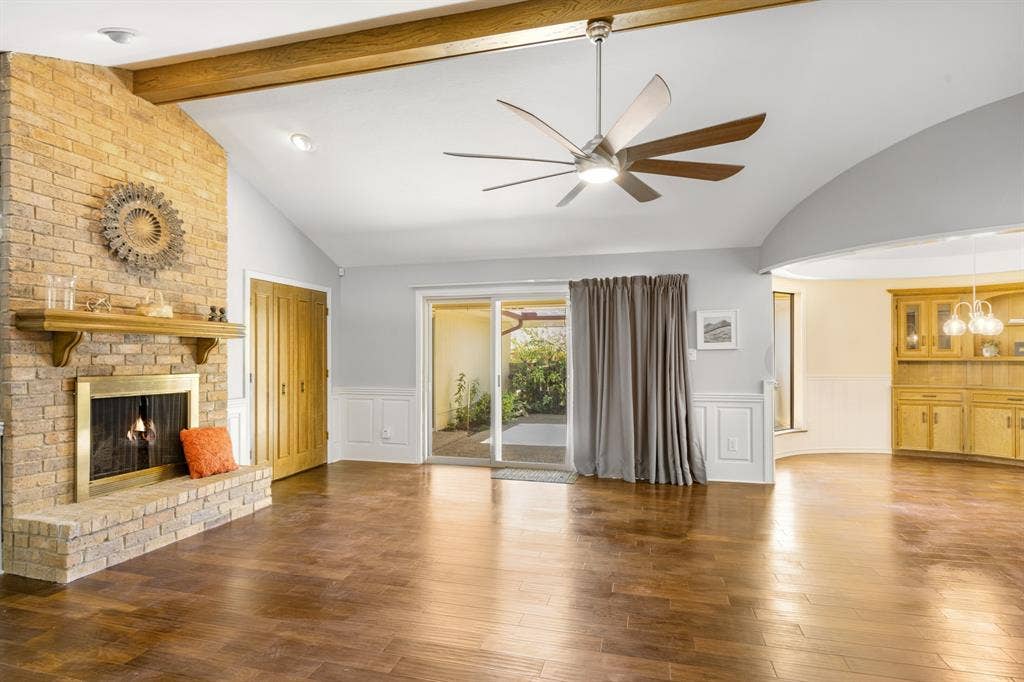 2510 Buttercup Drive, Richardson, TX 75082 Living room flows seamlessly in to breakfast nook and kitchen. Great for entertaining.