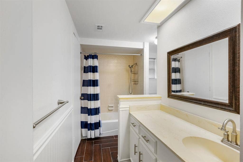 2510 Buttercup Drive, Richardson, TX 75082 Jack and Jill bathroom