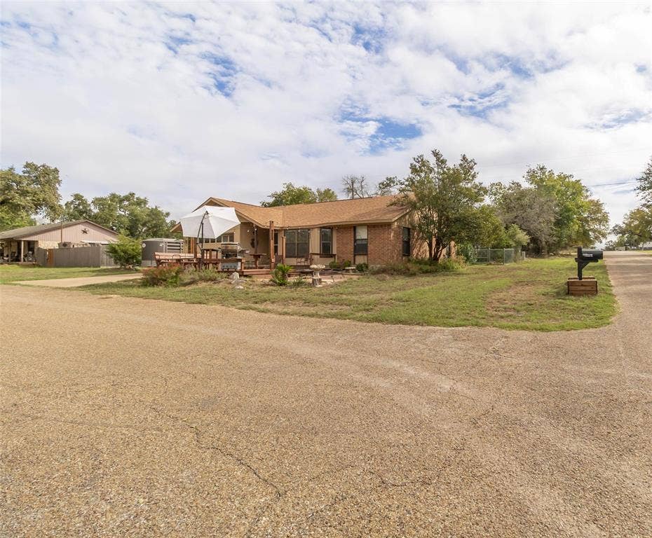 2 N Robin Drive, Belton, TX 76513 2 N Robin Drive, Belton, TX 76513