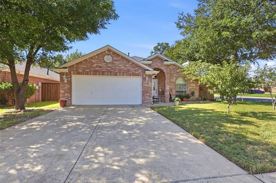 Property photo for 873 Hope Lane, Irving, TX