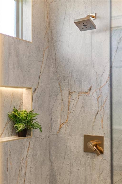 168 Water View Lane, Robinson, TX 76706 Soap niche with lighting