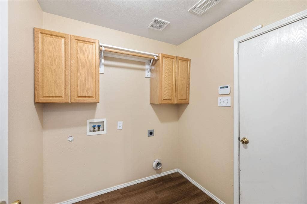 2301 Brookview Drive, McKinney, TX 75072 2301 Brookview Drive, McKinney, TX 75072