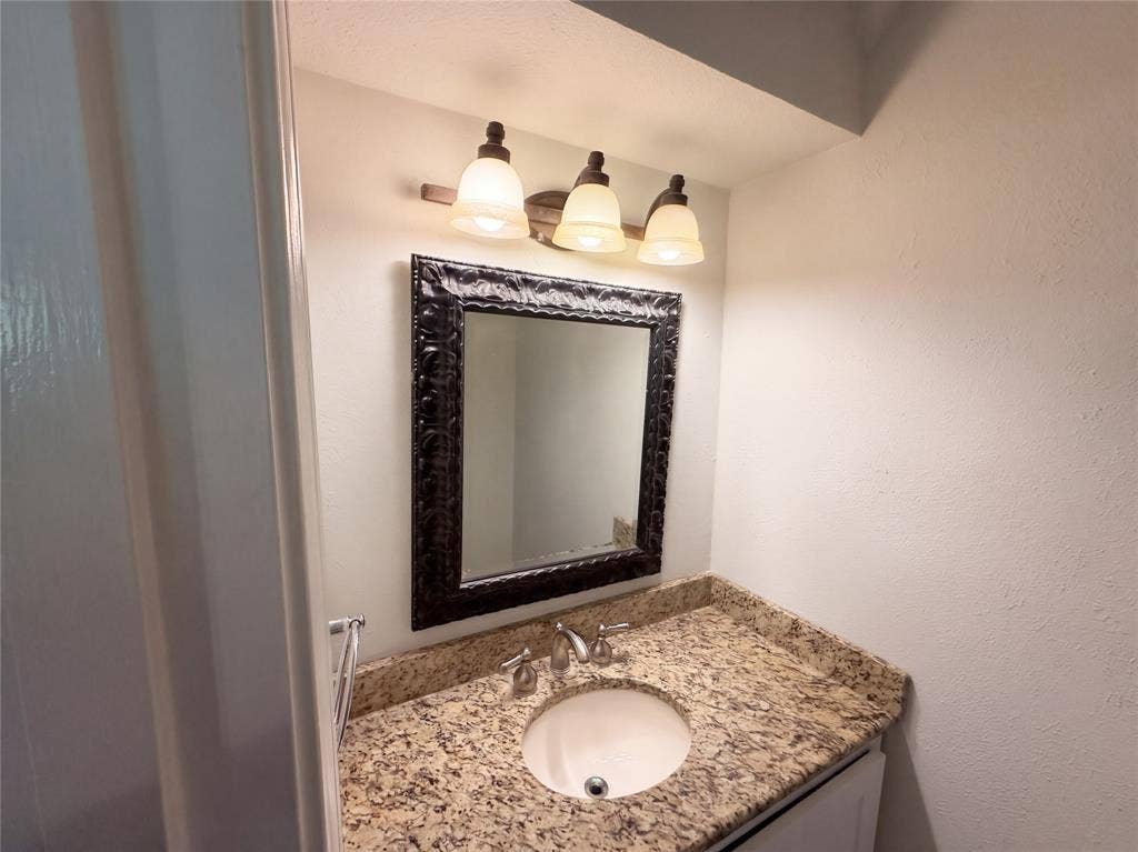 2913 Bedfordshire Lane, Plano, TX 75075