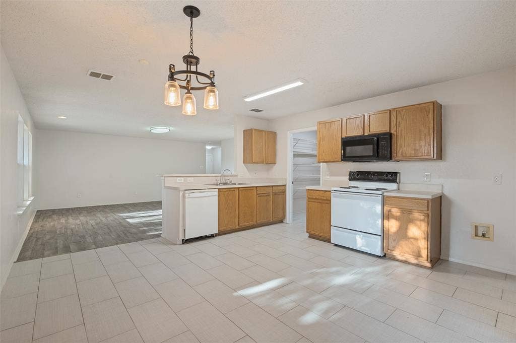8456 Canvasback Lane, Dallas, TX 75249 8456 Canvasback Lane, Dallas, TX 75249