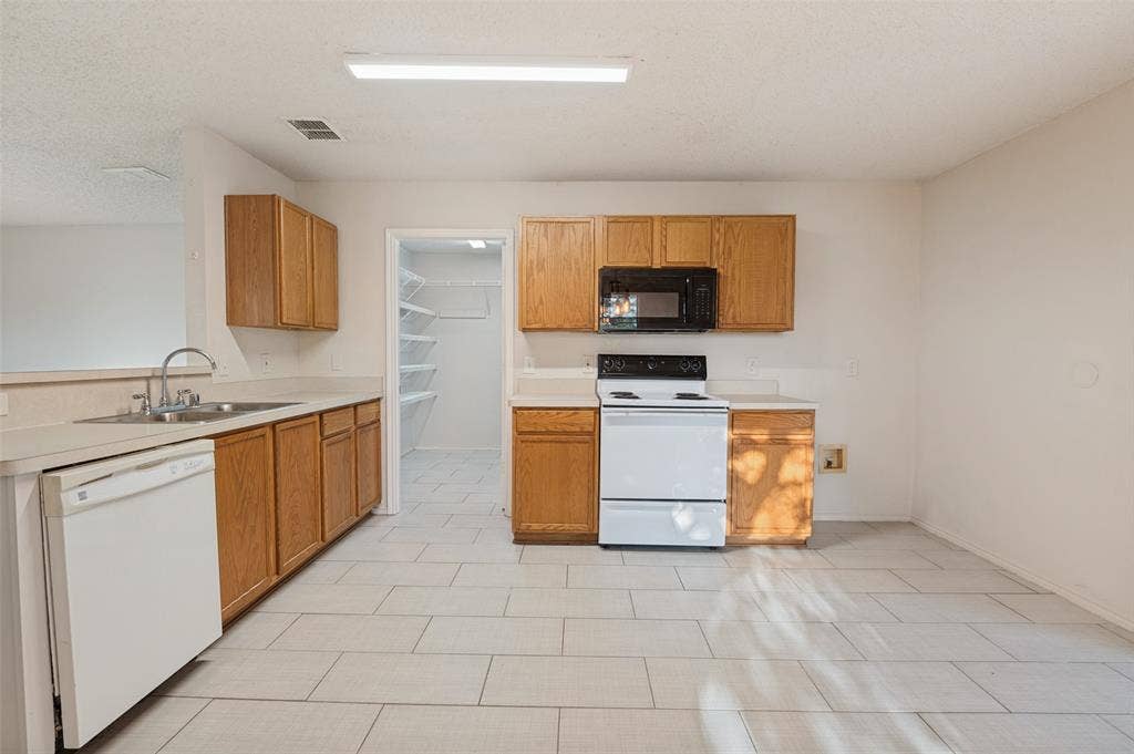 8456 Canvasback Lane, Dallas, TX 75249 8456 Canvasback Lane, Dallas, TX 75249
