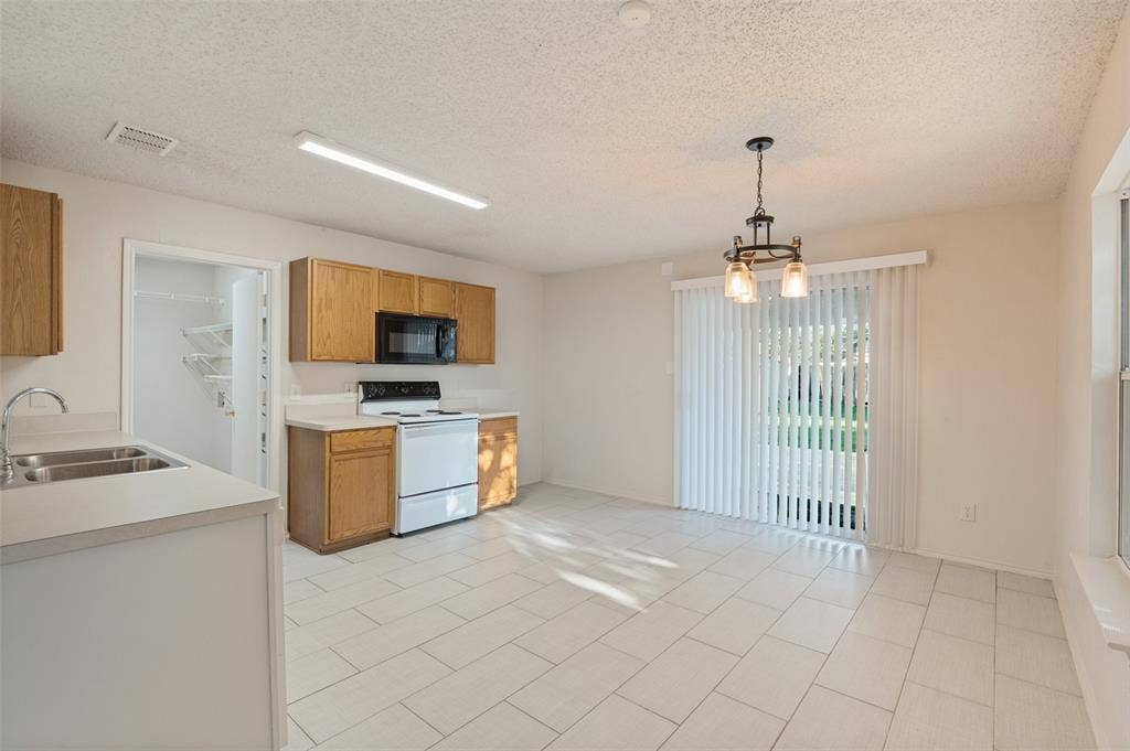 8456 Canvasback Lane, Dallas, TX 75249 8456 Canvasback Lane, Dallas, TX 75249