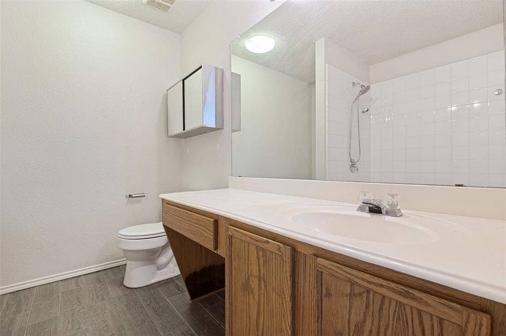 8456 Canvasback Lane, Dallas, TX 75249 8456 Canvasback Lane, Dallas, TX 75249