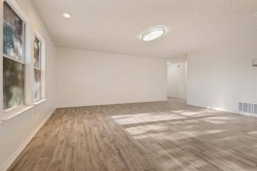 8456 Canvasback Lane, Dallas, TX 75249 8456 Canvasback Lane, Dallas, TX 75249