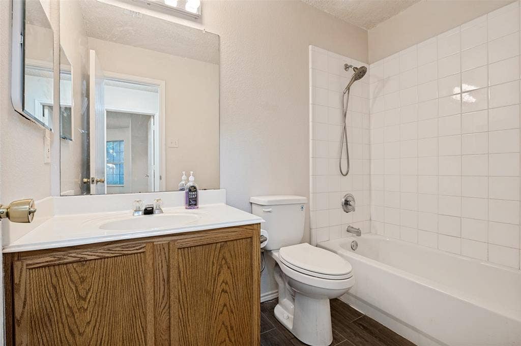 8456 Canvasback Lane, Dallas, TX 75249 8456 Canvasback Lane, Dallas, TX 75249