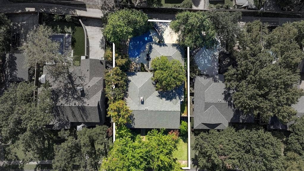 9236 Chiswell Road, Dallas, TX 75238 9236 Chiswell Road, Dallas, TX 75238