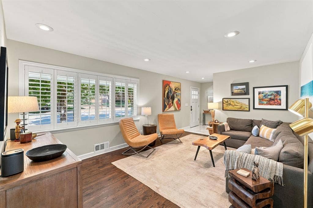 9236 Chiswell Road, Dallas, TX 75238 9236 Chiswell Road, Dallas, TX 75238