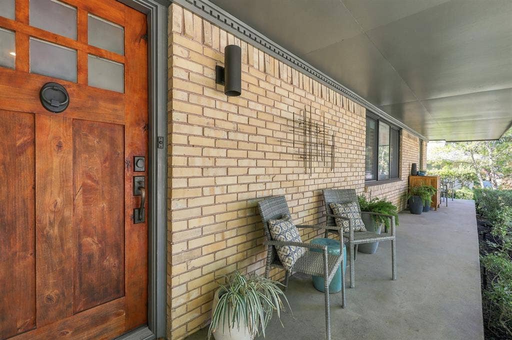 9236 Chiswell Road, Dallas, TX 75238 9236 Chiswell Road, Dallas, TX 75238