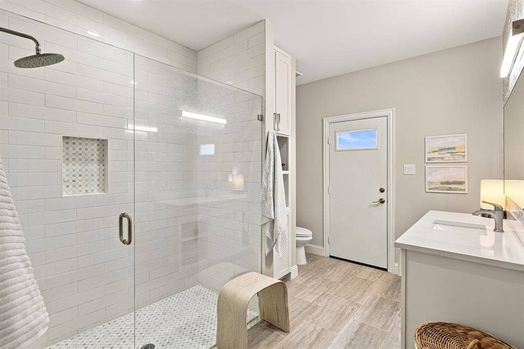 9236 Chiswell Road, Dallas, TX 75238 9236 Chiswell Road, Dallas, TX 75238