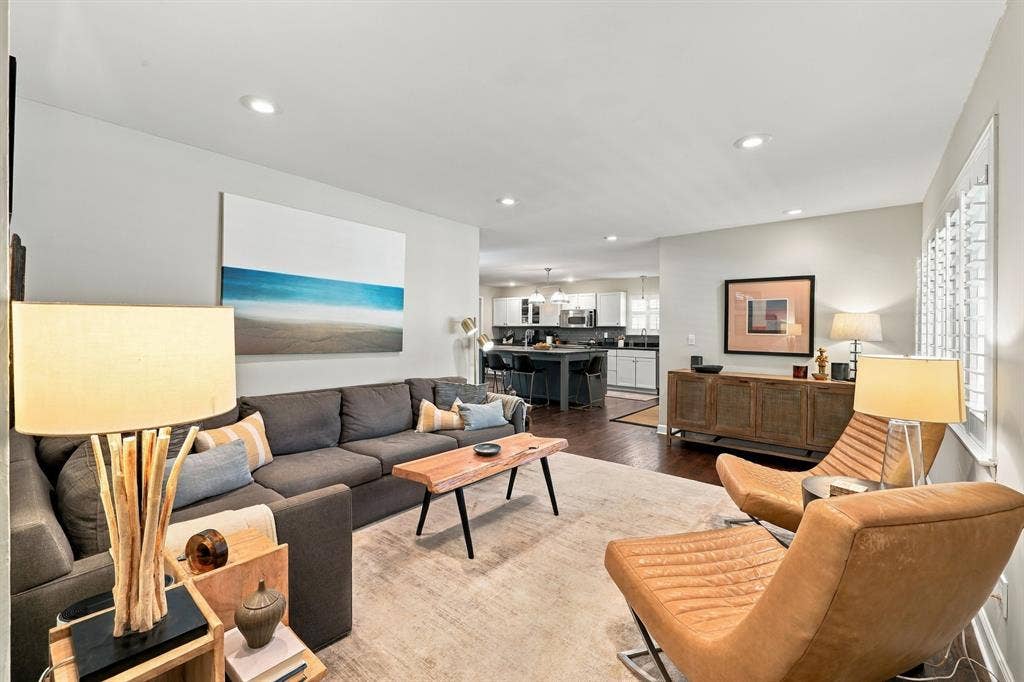 9236 Chiswell Road, Dallas, TX 75238 9236 Chiswell Road, Dallas, TX 75238