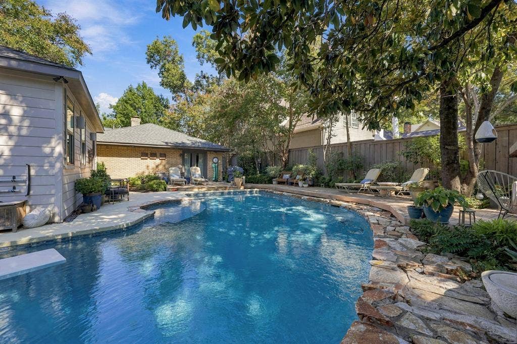 9236 Chiswell Road, Dallas, TX 75238 9236 Chiswell Road, Dallas, TX 75238
