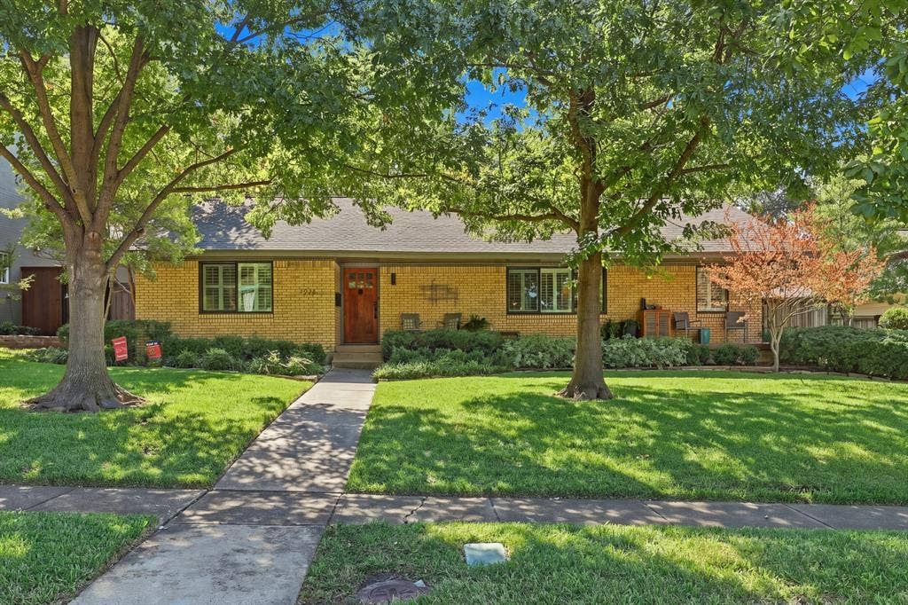 9236 Chiswell Road, Dallas, TX 75238 9236 Chiswell Road, Dallas, TX 75238