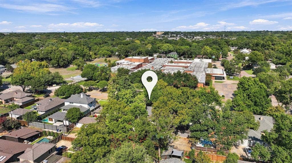 9236 Chiswell Road, Dallas, TX 75238 9236 Chiswell Road, Dallas, TX 75238
