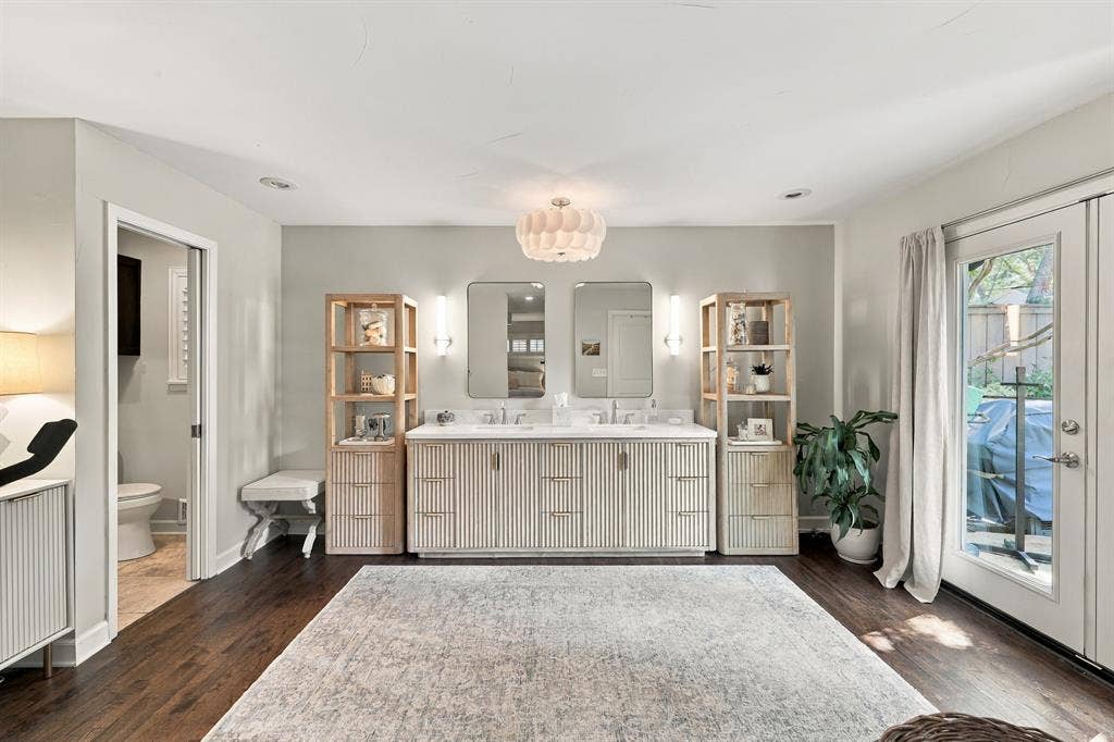9236 Chiswell Road, Dallas, TX 75238 9236 Chiswell Road, Dallas, TX 75238