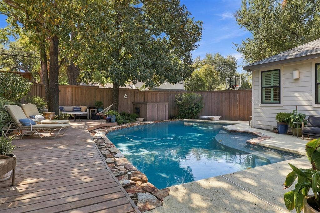 9236 Chiswell Road, Dallas, TX 75238 9236 Chiswell Road, Dallas, TX 75238