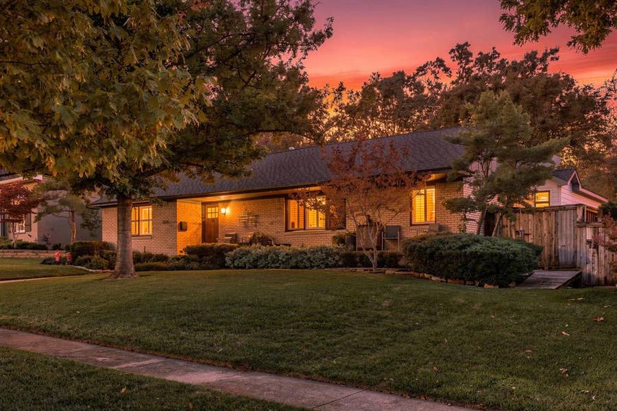 Property photo for 9236 Chiswell Road, Dallas, TX