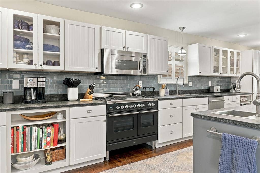 9236 Chiswell Road, Dallas, TX 75238 9236 Chiswell Road, Dallas, TX 75238