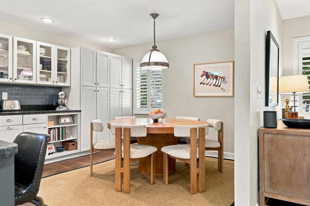 9236 Chiswell Road, Dallas, TX 75238 9236 Chiswell Road, Dallas, TX 75238