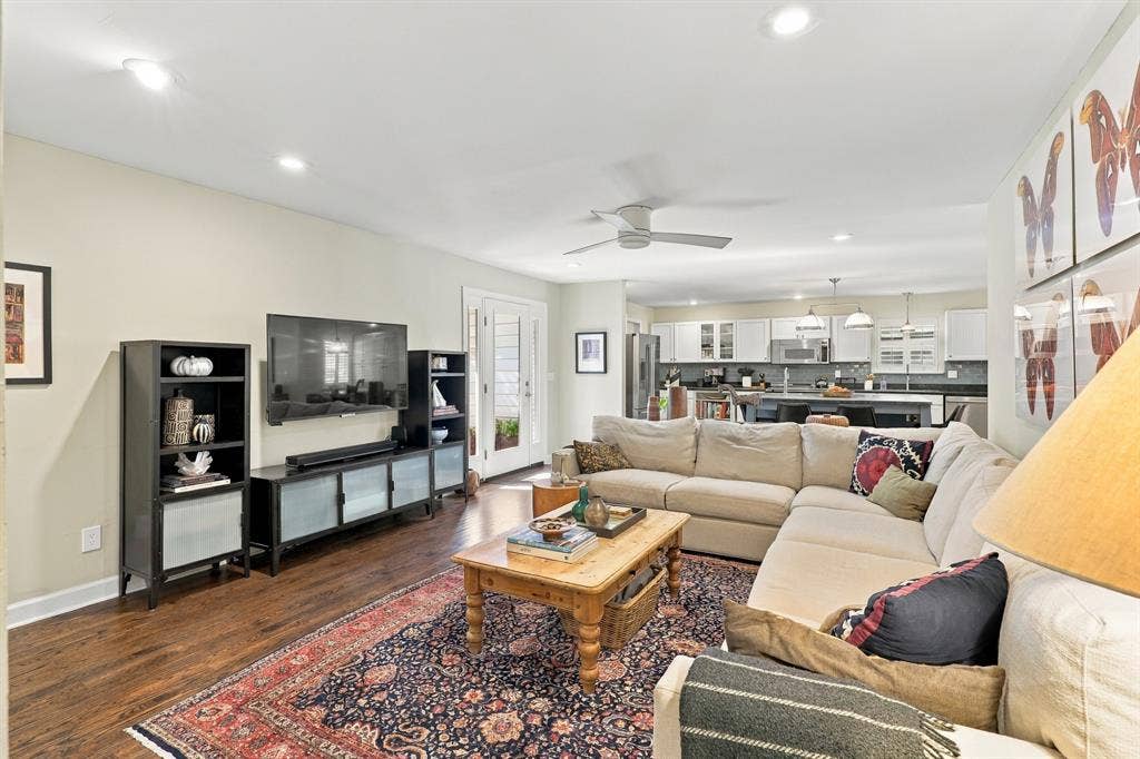 9236 Chiswell Road, Dallas, TX 75238 9236 Chiswell Road, Dallas, TX 75238