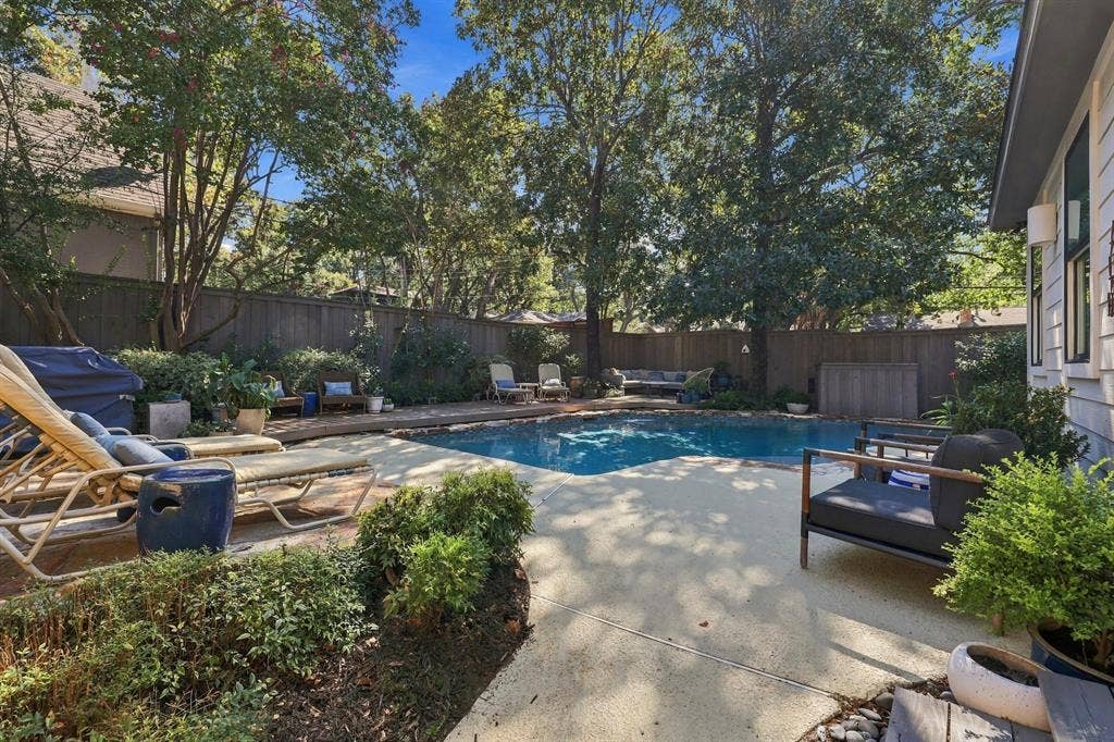 9236 Chiswell Road, Dallas, TX 75238 9236 Chiswell Road, Dallas, TX 75238