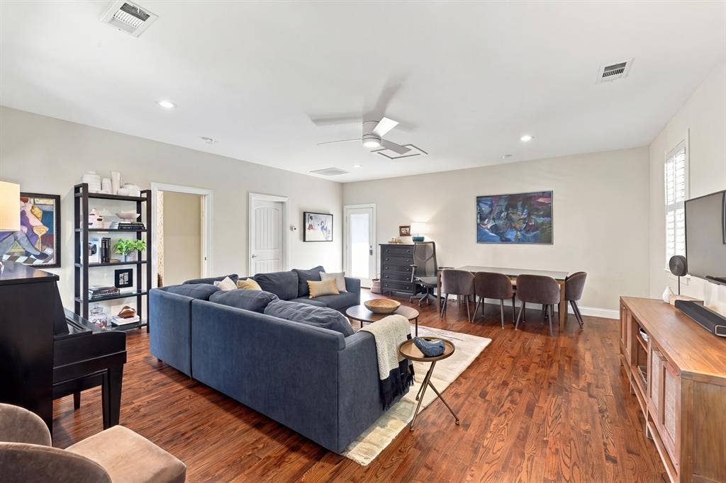 9236 Chiswell Road, Dallas, TX 75238 9236 Chiswell Road, Dallas, TX 75238