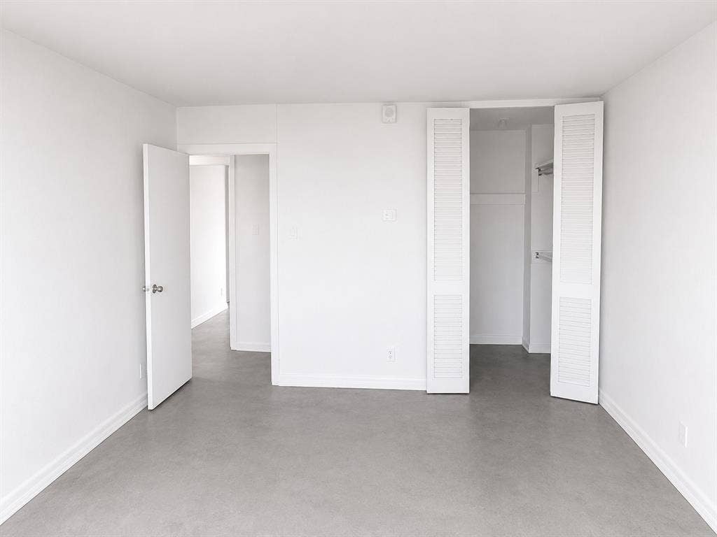 towards walk-in. ai floor color