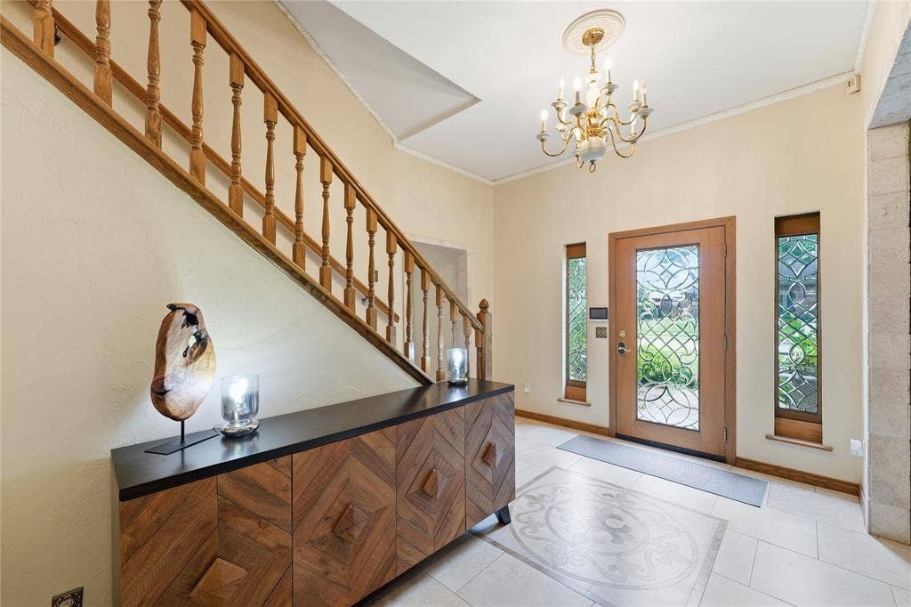 1509 Aylesbury Lane, Plano, TX 75075 Beautiful glass front door welcomes you!
