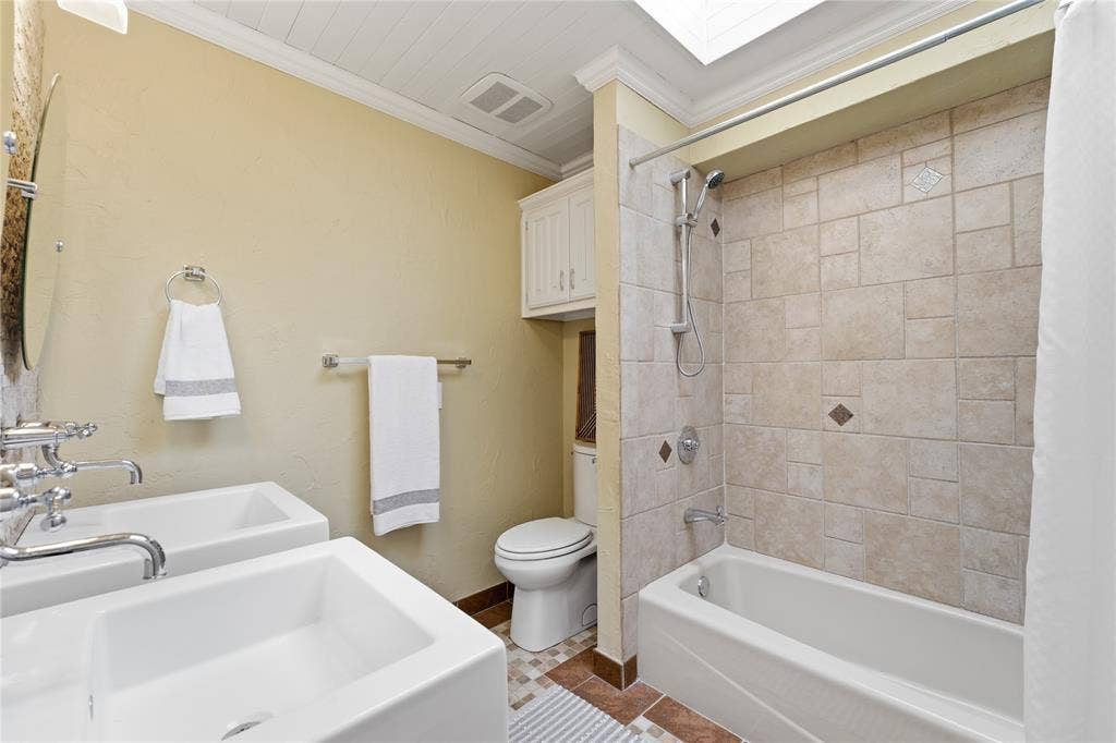 1509 Aylesbury Lane, Plano, TX 75075 Third bathroom offers tub shower combo and two separate sinks and vanities.