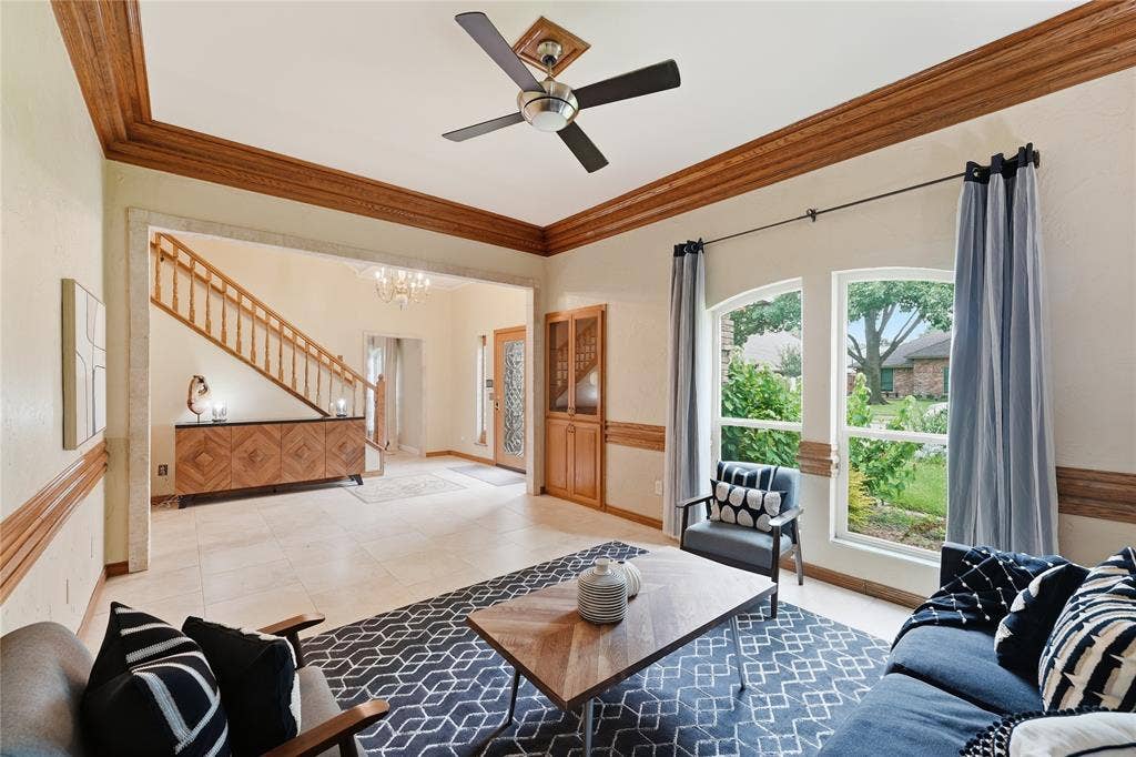 1509 Aylesbury Lane, Plano, TX 75075 formal living in the front with built in glass shelves.