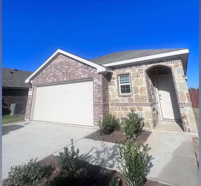 915 Presleigh Drive, Dallas, TX 75253