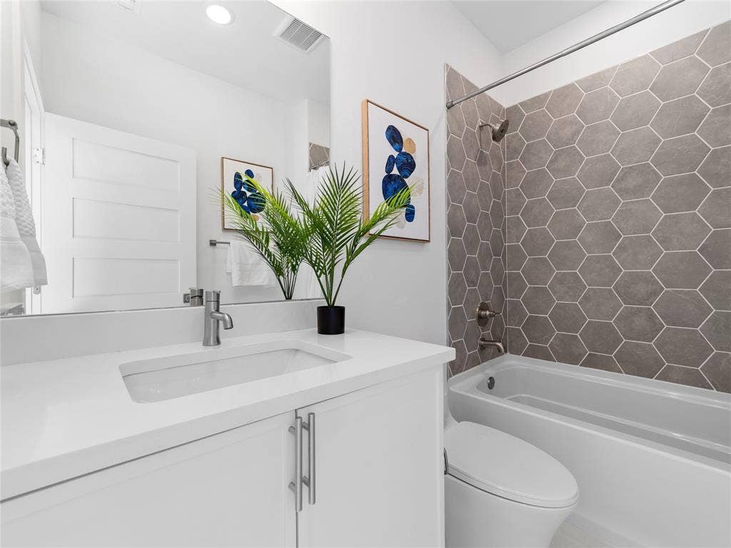426 Martinique Avenue, Dallas, TX 75223 426 Martinique Avenue, Dallas, TX 75223