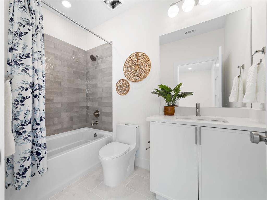 426 Martinique Avenue, Dallas, TX 75223 426 Martinique Avenue, Dallas, TX 75223