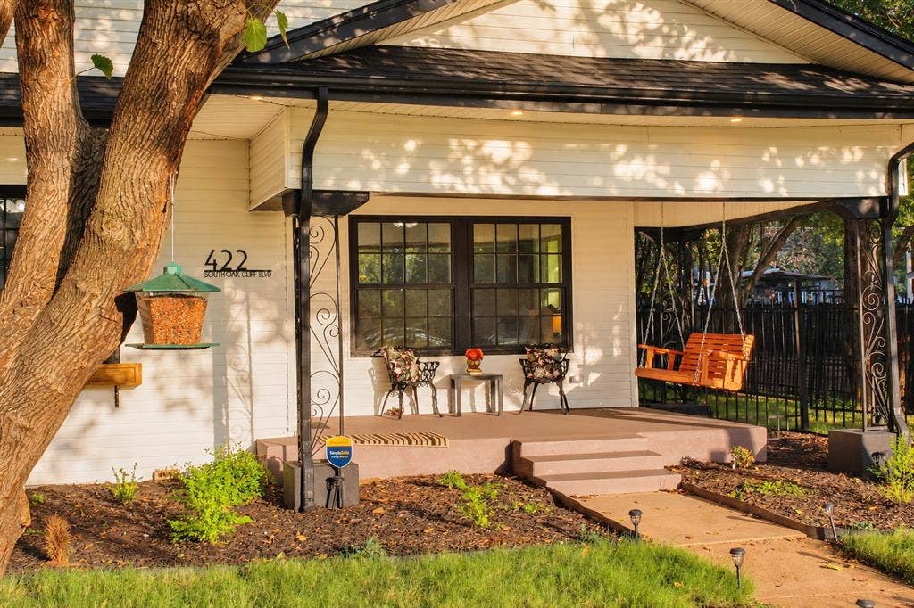 422 S Oak Cliff Boulevard, Dallas, TX 75208 422 S Oak Cliff Boulevard, Dallas, TX 75208