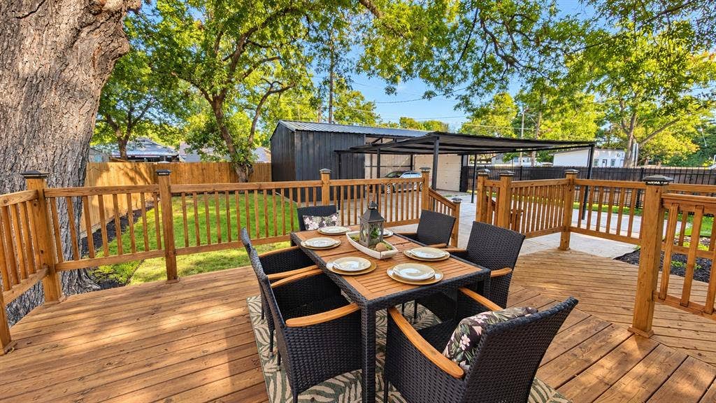 422 S Oak Cliff Boulevard, Dallas, TX 75208 422 S Oak Cliff Boulevard, Dallas, TX 75208