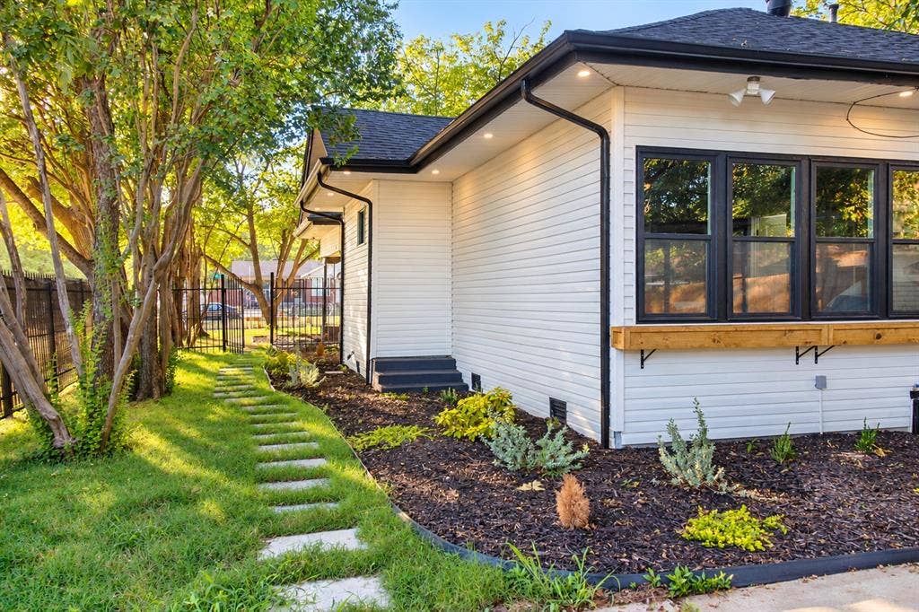 422 S Oak Cliff Boulevard, Dallas, TX 75208 422 S Oak Cliff Boulevard, Dallas, TX 75208