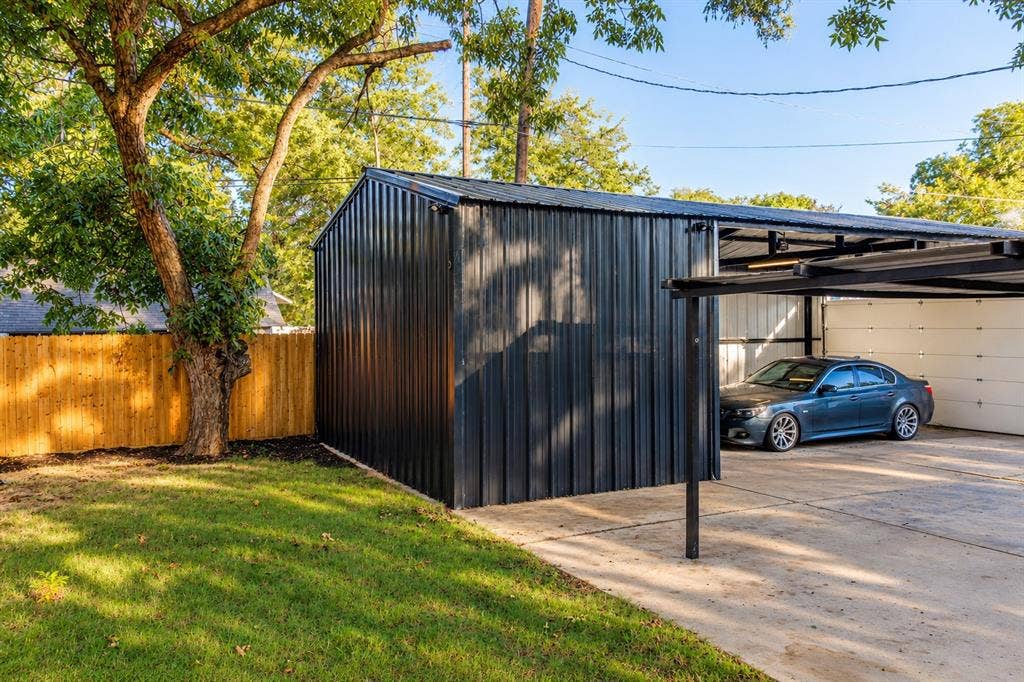 422 S Oak Cliff Boulevard, Dallas, TX 75208 422 S Oak Cliff Boulevard, Dallas, TX 75208