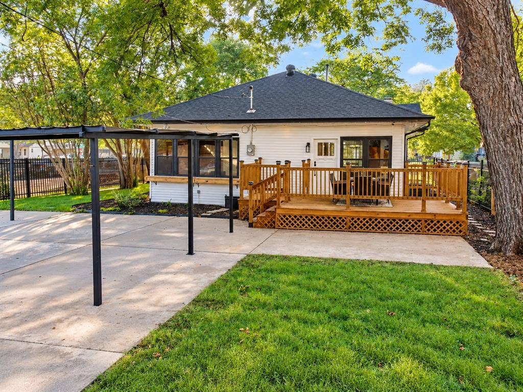 422 S Oak Cliff Boulevard, Dallas, TX 75208 422 S Oak Cliff Boulevard, Dallas, TX 75208