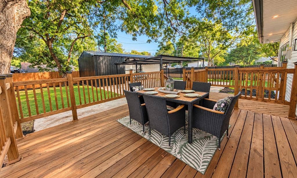 422 S Oak Cliff Boulevard, Dallas, TX 75208 422 S Oak Cliff Boulevard, Dallas, TX 75208