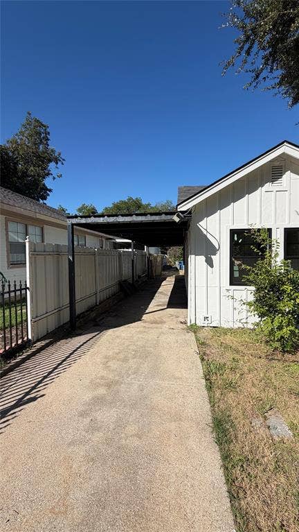 1121 S Brighton Avenue, Dallas, TX 75208