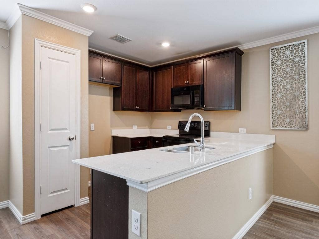 9212 Marilyn Place, Dallas, TX 75227