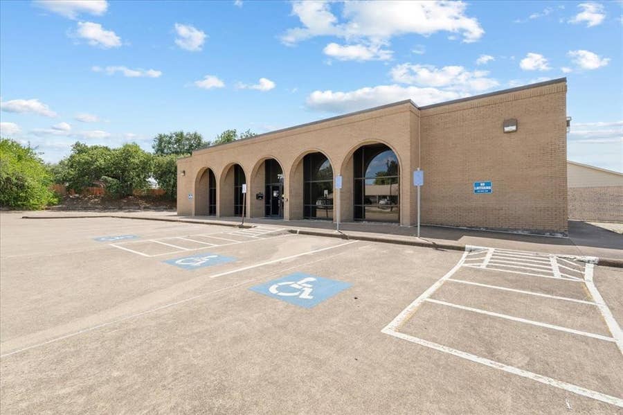 Property photo for 720 N Beaton Street, Corsicana, TX