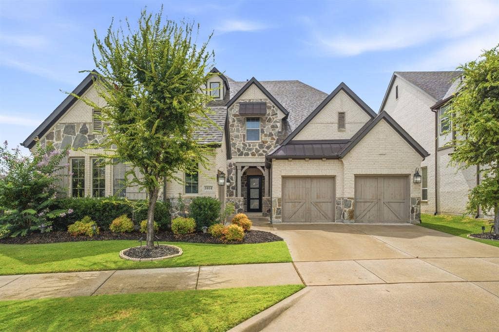 Welcome to 1014 Devonshire in Allen.