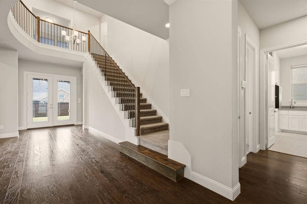 Large open Entryway